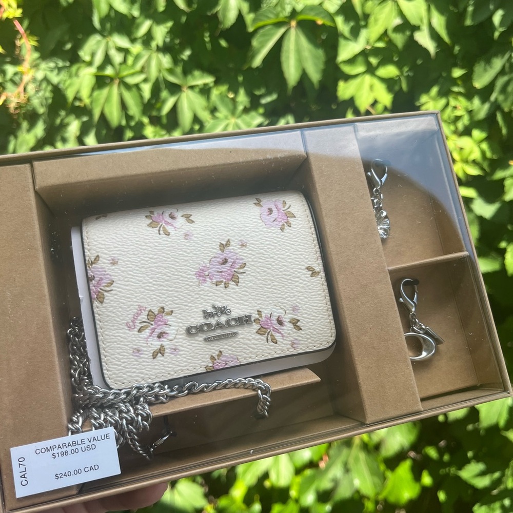 NWT Coach Boxed Mini Wallet On A Chain With Floral Silver/Chalk Multi -CAL70